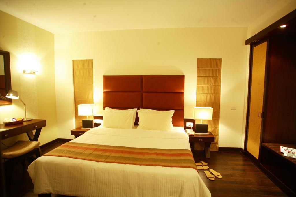 Hotel Metropole Калькутта Экстерьер фото