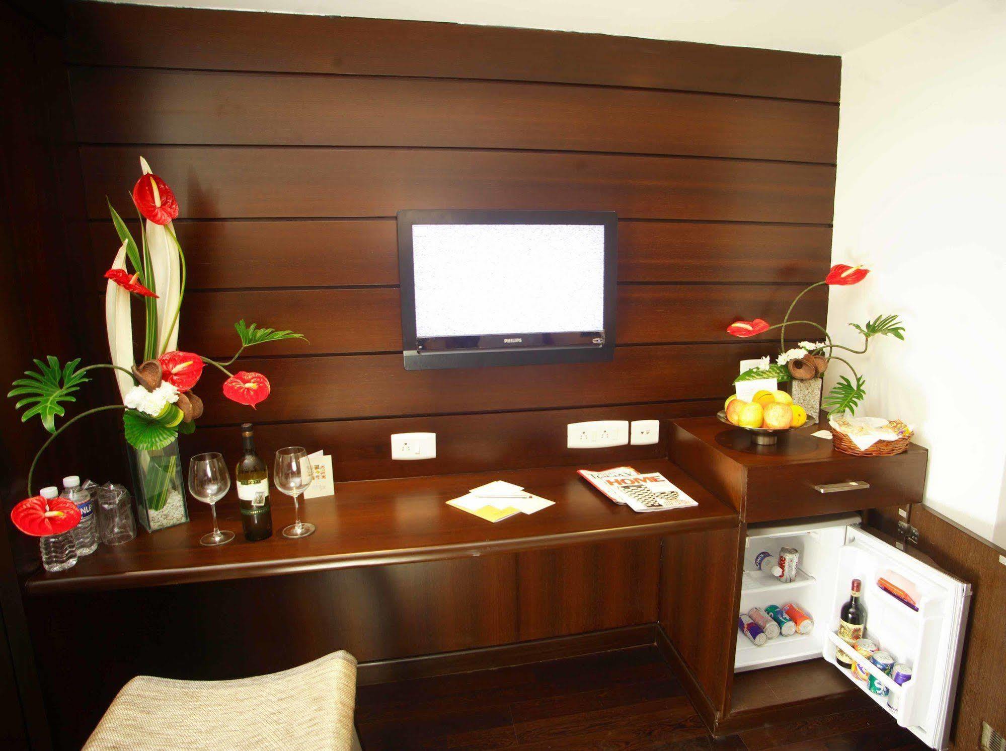 Hotel Metropole Калькутта Экстерьер фото