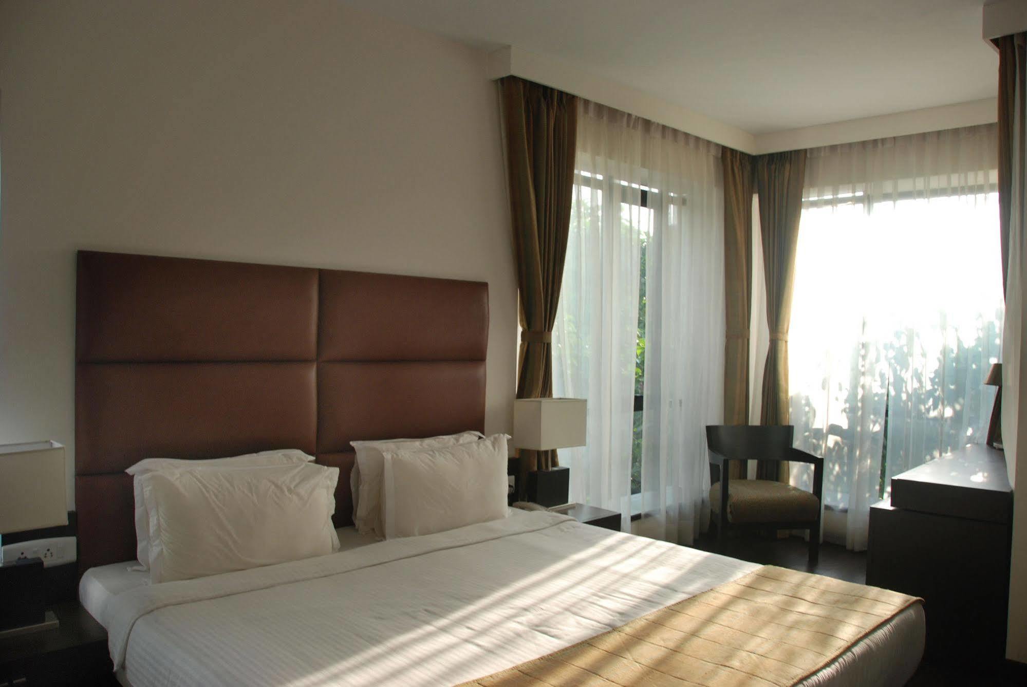 Hotel Metropole Калькутта Экстерьер фото