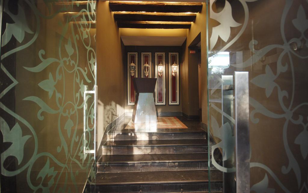 Hotel Metropole Калькутта Экстерьер фото